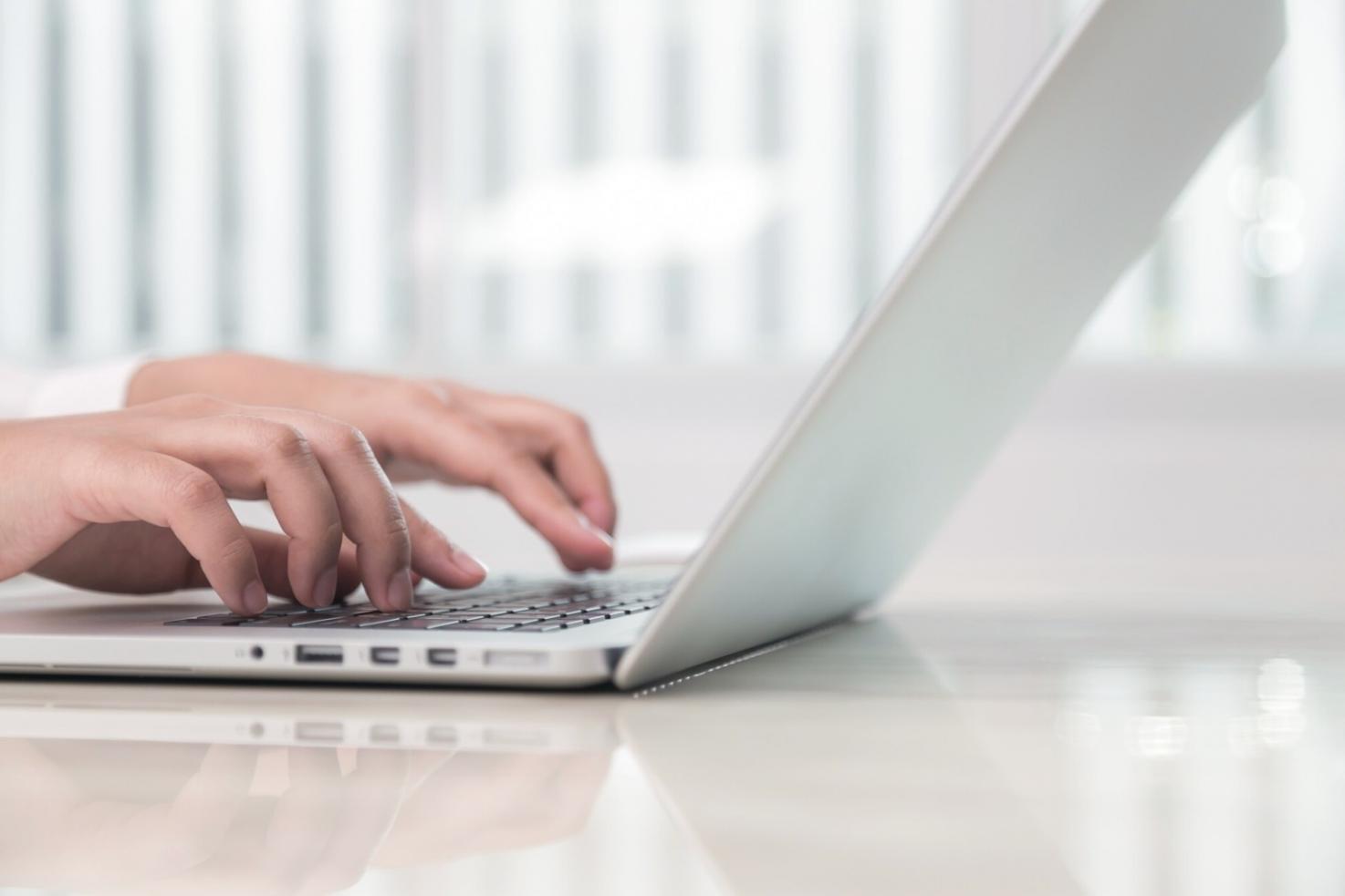 Interactive virtualization lab environment for practical learning